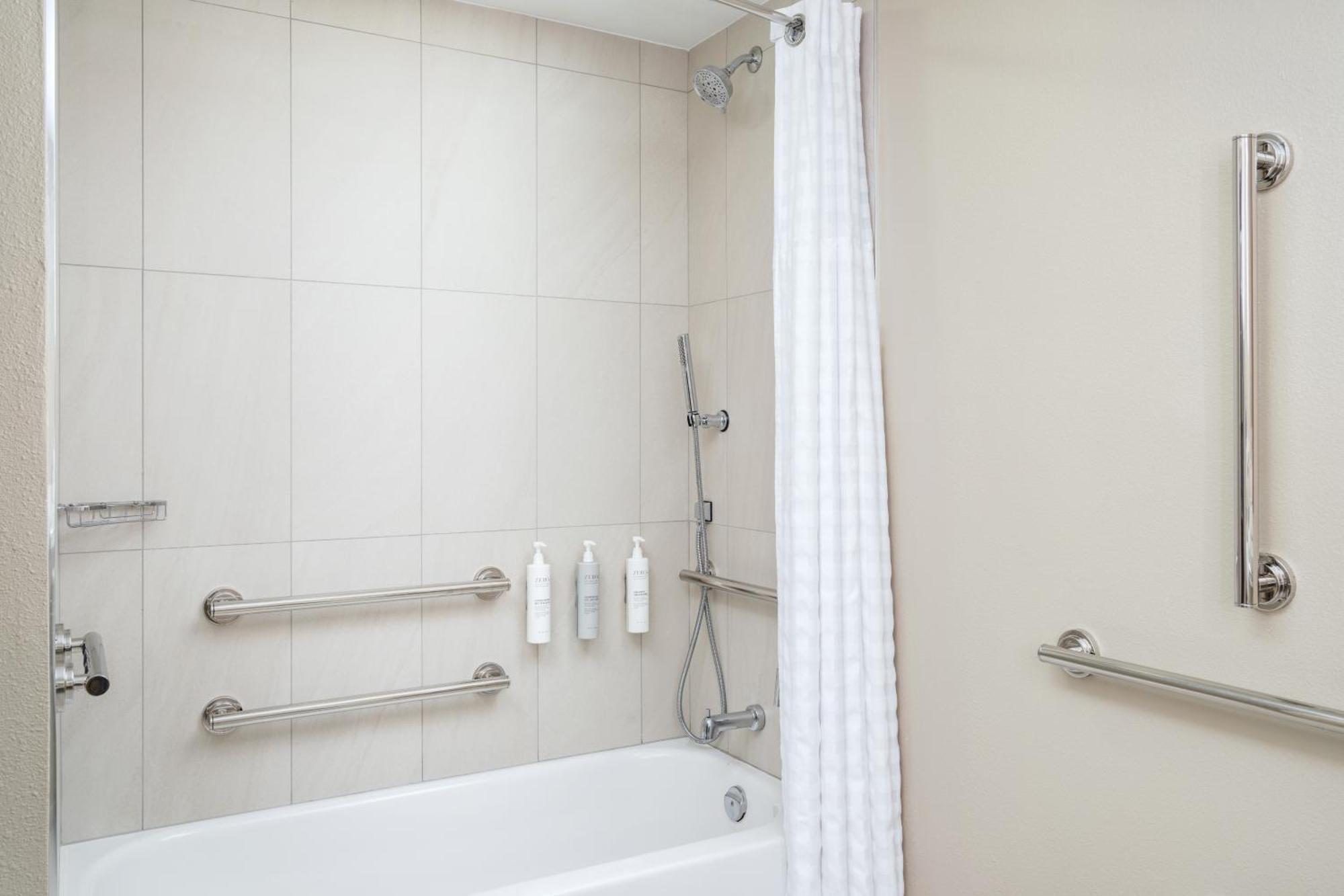 King Room - Mobility Access/Non-Smoking